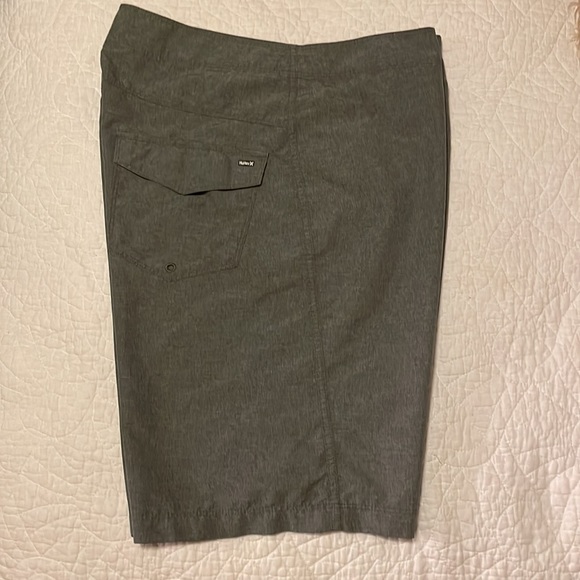 HURLEY•BOARD SHORTS•SWIM TRUNKS•MENS 32 - Picture 2 of 7